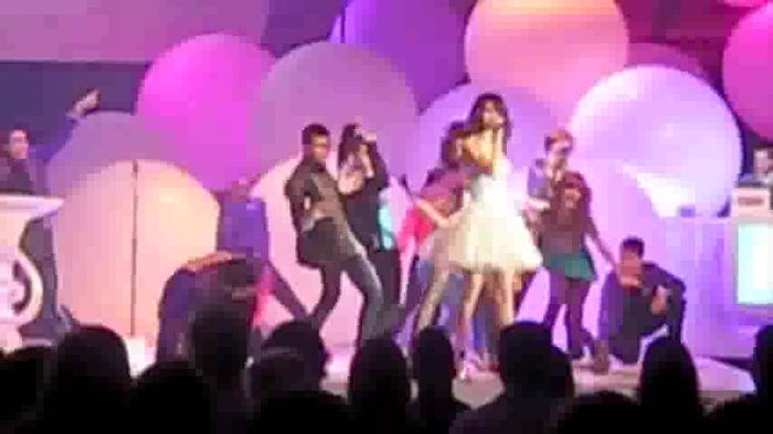 SELENA GOMEZ Performs Live with BELLA. ZENDAYA and Entire SHAKE IT UP Cast! 061