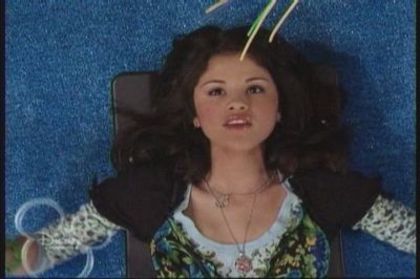 2-01-Smarty-Pants-Screencap-selena-gomez-7389352-400-266