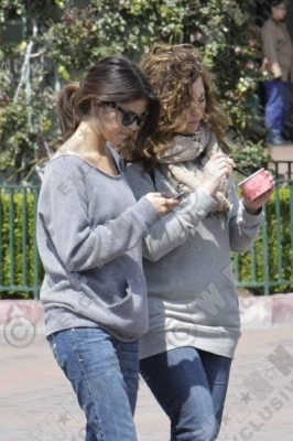 normal_selenadailyorg-disney-land-april9-2011-009