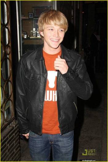 sterlingknight_net-arrivingattaylorspreitlersbday-0002