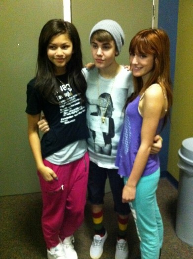 the shake it up girls&JB. :) - Some pictures