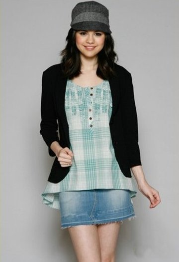 Selena-Gomez-Dream-Out-Loud-3 - New Pictures Of me Dream Out Loud Clothing Line  Disney Dreaming