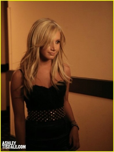 ashley-tisdale-crank-it-up-ashley-tisdale-8449725-486-646; ash32
