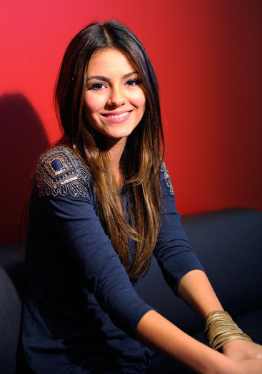 Victoria+Justice+Victoria+Justice+Visits+FOX+T_nsYKCq9w1l