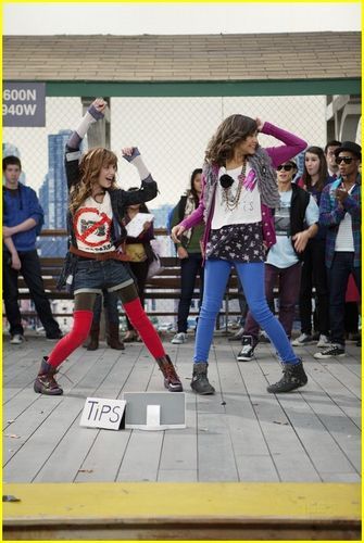 normal_bella-thorne-shake-up-promos-24