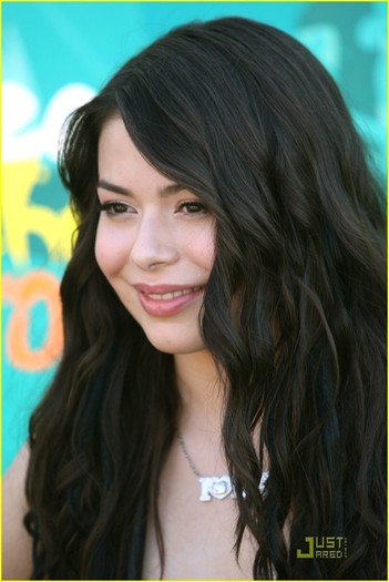 Miranda-the-2009-Teen-Choice-Awards-miranda-cosgrove-7582734-817-1222