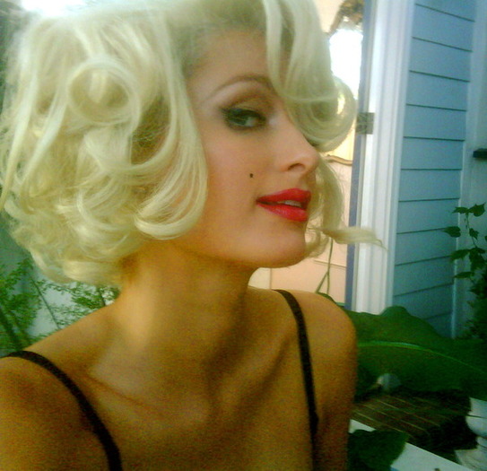 On set today at my new fragrance campaign photo shoot - a la Marilyn Monroe