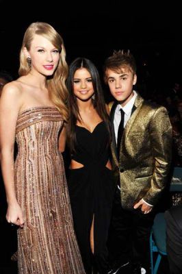 normal_047 - Selena Gomez Award Shows 2O11 May 22 Billboard Awards