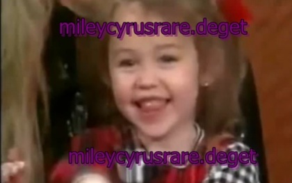 smile - a very rare pics with miley when she was a little girl