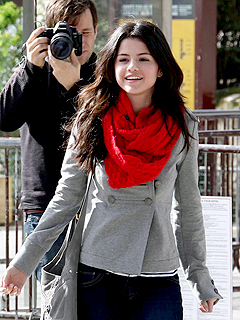 selena-gomez-240