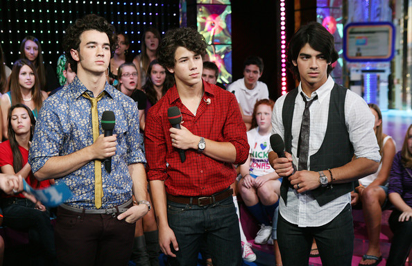 MTV TRL Present Jonas Brothers And Yung Berg (7)