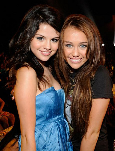 Selena Gomez and Miley Cyrus To Co-Star With Nina Dobrev on The Vampire Dairies(2)