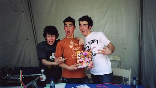 Jonas Brothers with M magazine rare