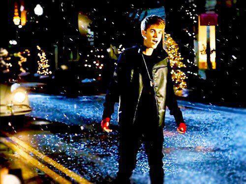 #underthemistletoe 6