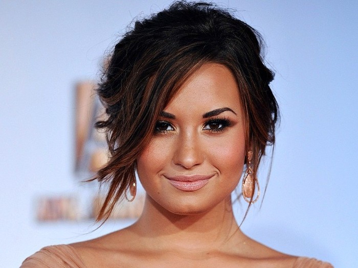 Demi-Wallpaper-demi-lovato-25855666-1024-768