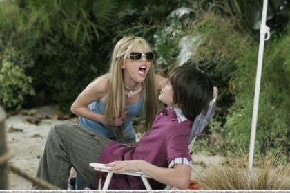  - Hannah Montana Season 1 Episode 2 Miley Gey your gum