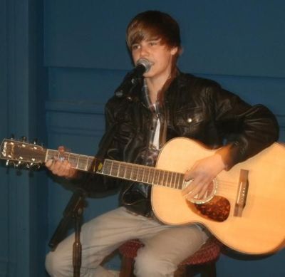 normal_justin-bieber-science-museum20(9)