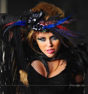 normal_011 - Cant Be Tamed Video Stills