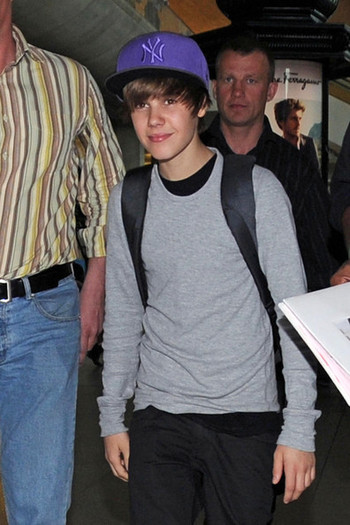  - Justin Arrives in Paris