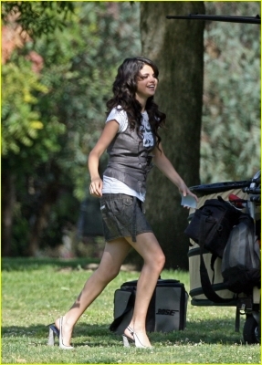 normal_selena-gomez-miley-cyrus-12