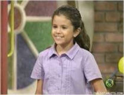 QSOHGFAUCTPJYWHFFYH - SeLly  when she was little