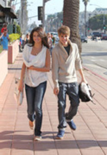 31454112_AQBKIECWK - X Selena Gomez and Justin Bieber at the Santa Monica Pier