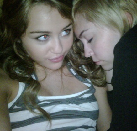 miley_cyrus_personal_pics_part_2_012 - miley