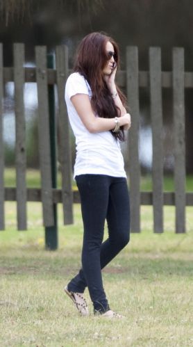 normal_43551_Miley_Cyrus_visiting_Liam_Hemsworth7s_family_9_friends_in_Phillip_Island9_Victoria7_Aus - The last song