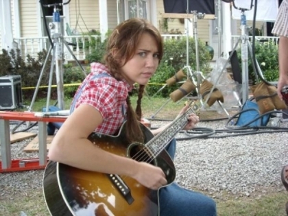 in backstage fro hm the movie 4 - x Miley personal pics