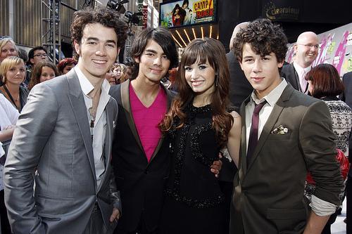 Demi+Lovato++Jonas+Brothers+061708camprock1 - Demi Lovato and Jonas Brothers