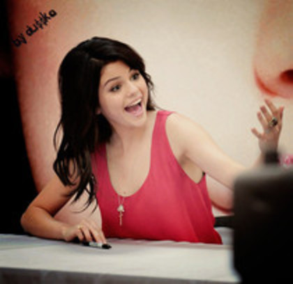 Selly Gomez is my angel (507) - Some pics with Selly