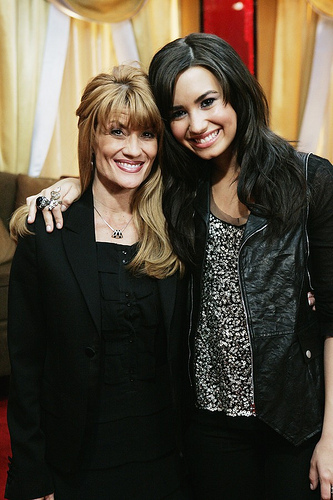 Demi-Lovato-Mom