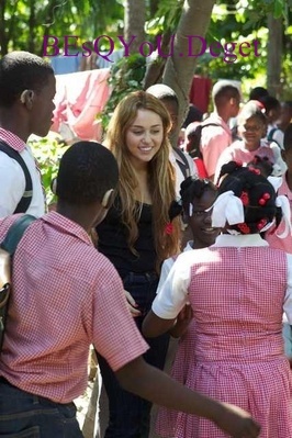 normal_mileyhaiti-2_28329