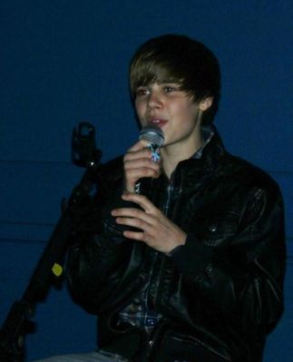 normal_justin-bieber-science-museum20(2)_0