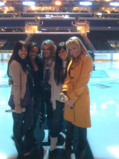 my sisters! we killed our audition at the staples center!!! - mandy