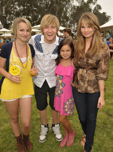 Bridgit-Mendler-Jason-Dolley-Debby-Ryan