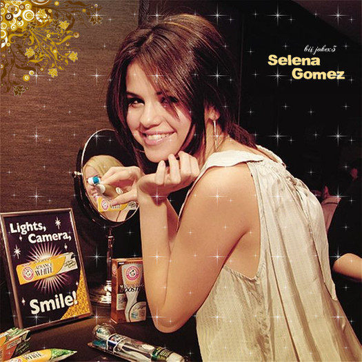 35853257_QCIVOSDJN - Selena Gomez Glittery Photos