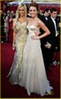 miley-cyrus-2010-oscars-07