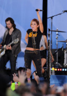 17025053_FKLTDQJCO - Miley Cyrus Performs On ABC s Good Morning America-June 18 2010