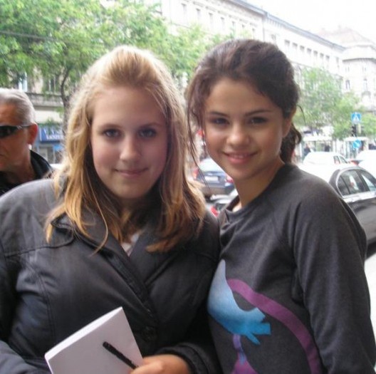 selena-monte-carlo-fan-1-530x527