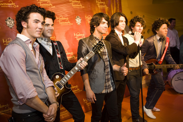 Jonas Brothers Madam Tussauds Wax Figures Unveiled (1) - Jonas Brothers Madam Tussauds Wax Figures Unveiled