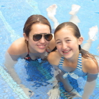 At the pool with @noahcyrus .. enjoying the hot water .