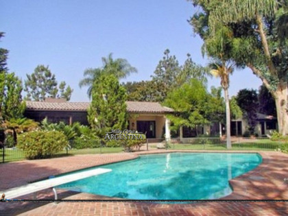 Miley Cyrus - Her new House (4)