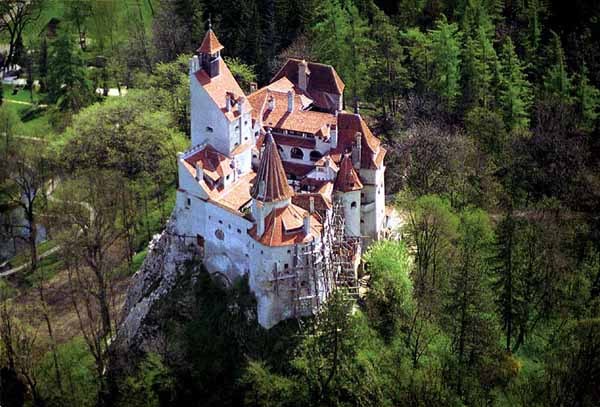 The state of Romania wants to Buy Dracula Castle - romania