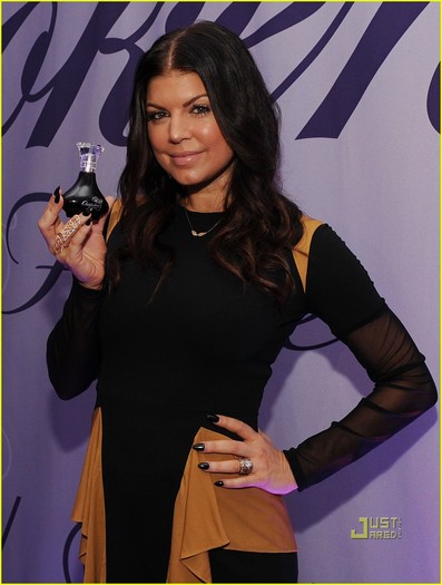 fergie-just-jared-outspoken-megaphone-10