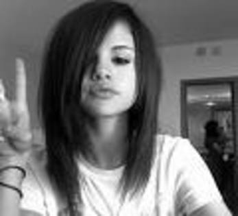 Picture 8 - Selena  Gomez