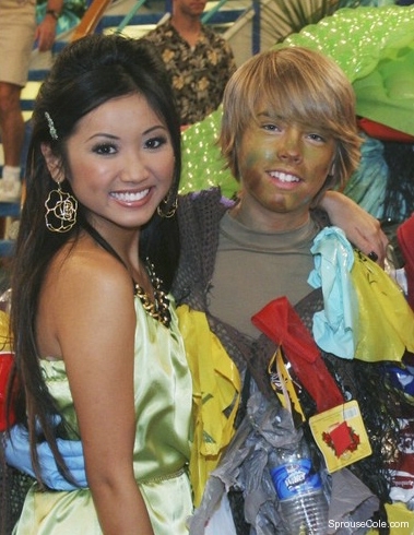 Dylan-Sprouse-Cole-Sprouse-Splash-and-Trash-03