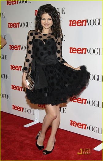 selena-gomez-young-hollywood-party-teen-vogue-13