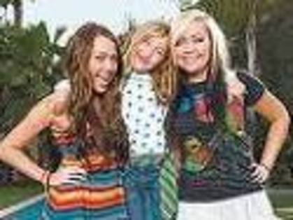 miley and her sisters
