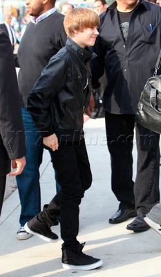February 1st - Arriving At The Studio For The Remake Of \'\'We Are The World\'\' (4) - 0 0 0 0 0 omg so funny look here omg_LOL